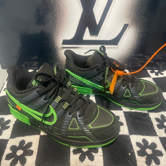 OFF WHITE NIKE PHENOMENAL CONDITION - Picture 1 of 5